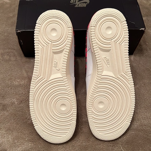New mens size 10.5 Nike AIR FORCE 1 ‘07 LV8 Limited Edition pattern. - Picture 4 of 6